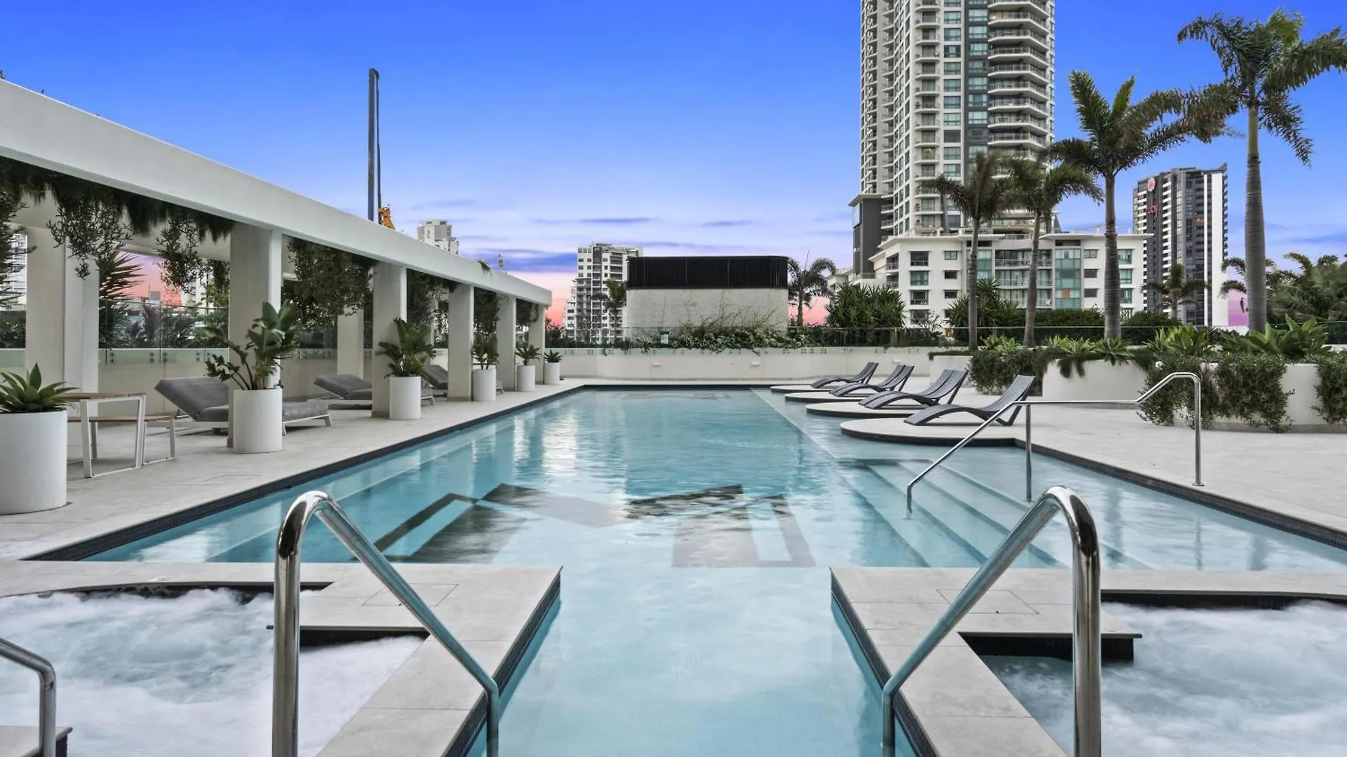 Luxury High Floor 3 Bedroom Unit With Ocean Views - Q Stay Gold Coast Australia